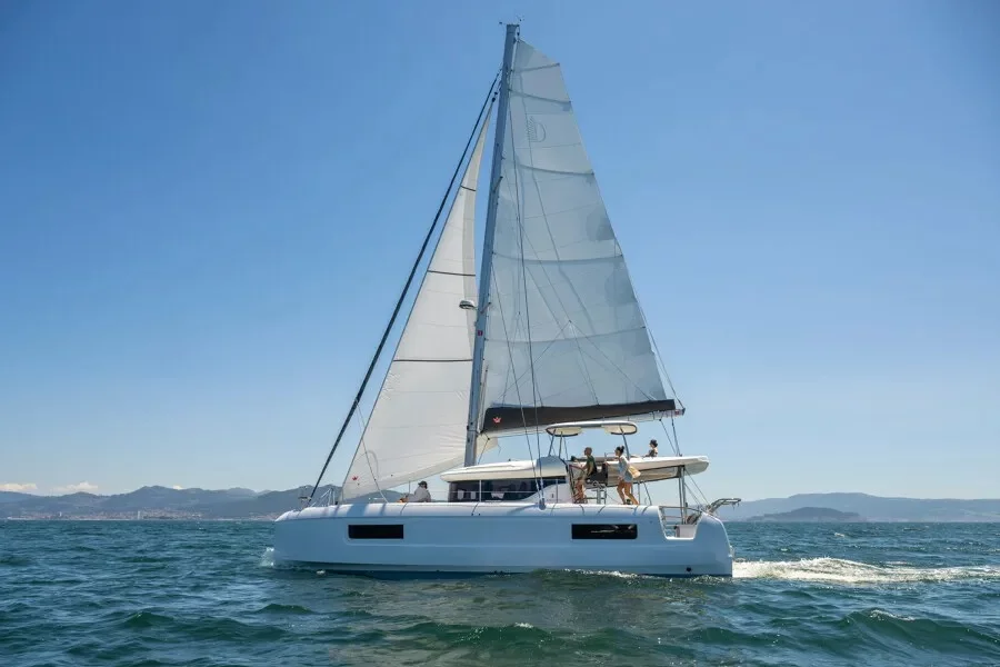 Lagoon 43 (White Pearl)  - 5