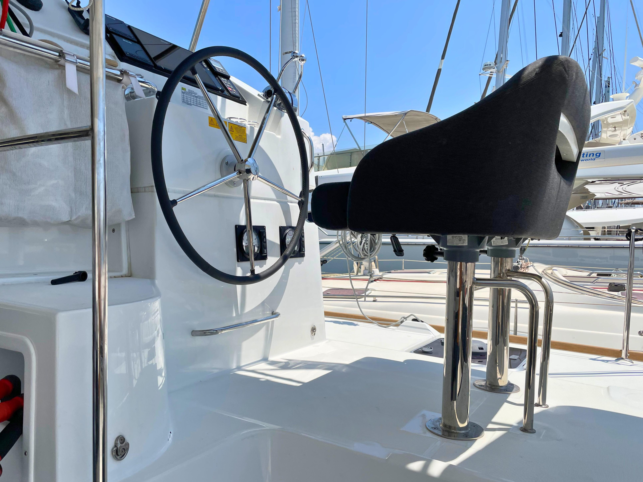 Photo #8 - Lagoon 40 (Drifter) in Lefkada - 22389