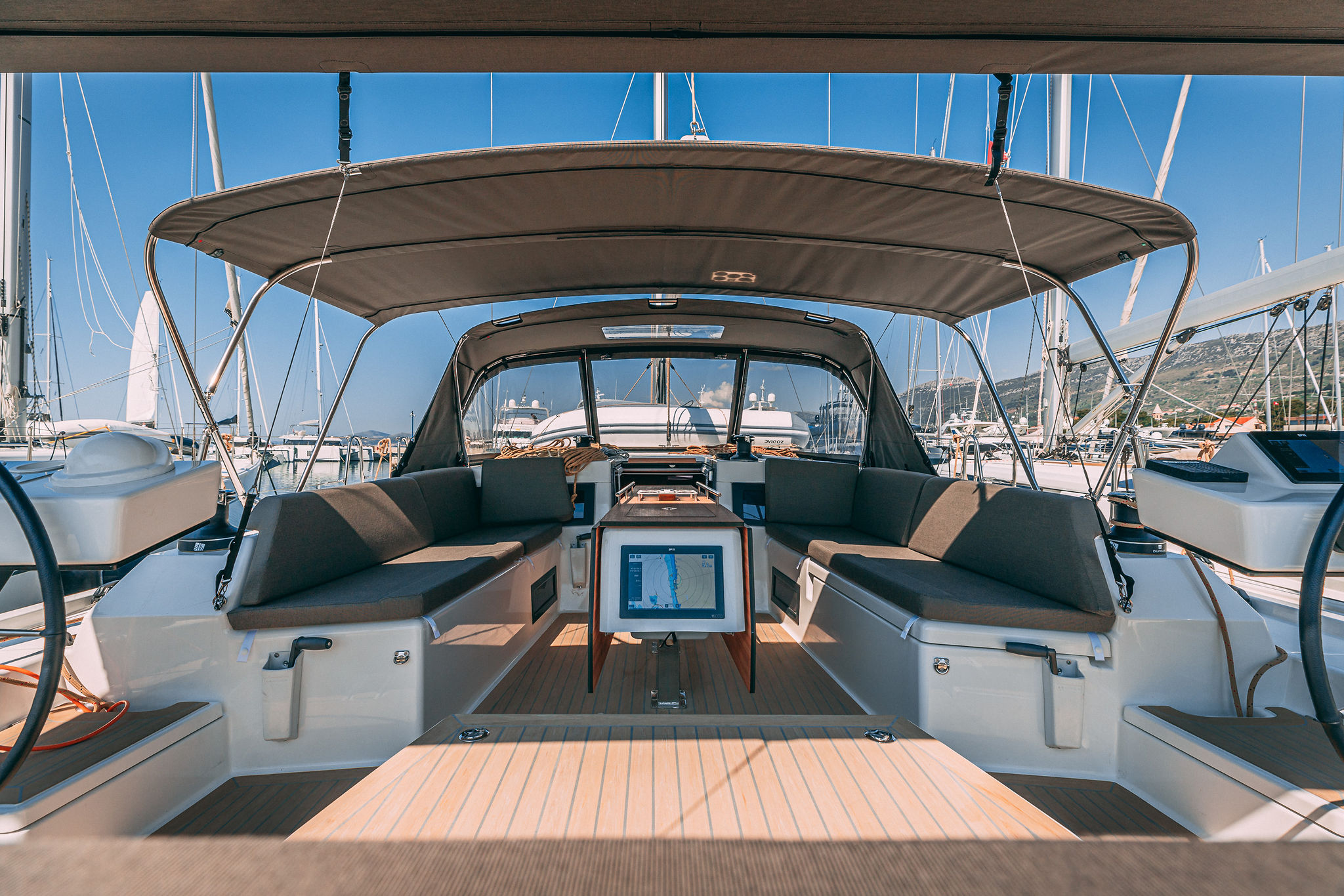 Photo #7 - Dufour 470 owner layout (Angelique) in Kastela - 7598