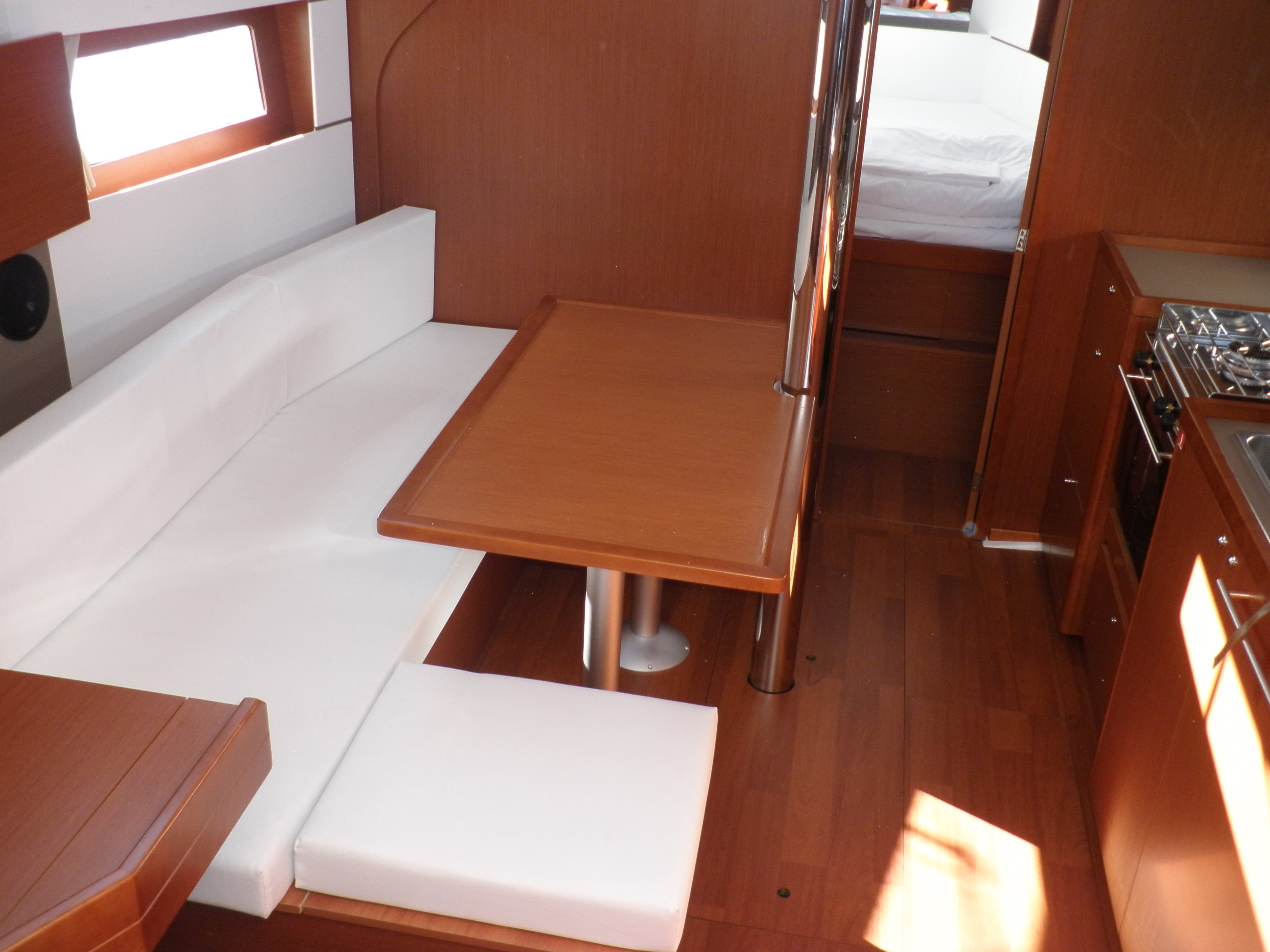 Photo #420 - OCEANIS 38 1 2024 (LES INTOUCHABLES) in Port du Crouesty - 27072