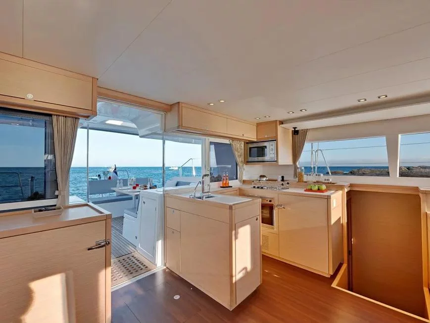 Lagoon 450 Fly (Altair) Interior image - 1