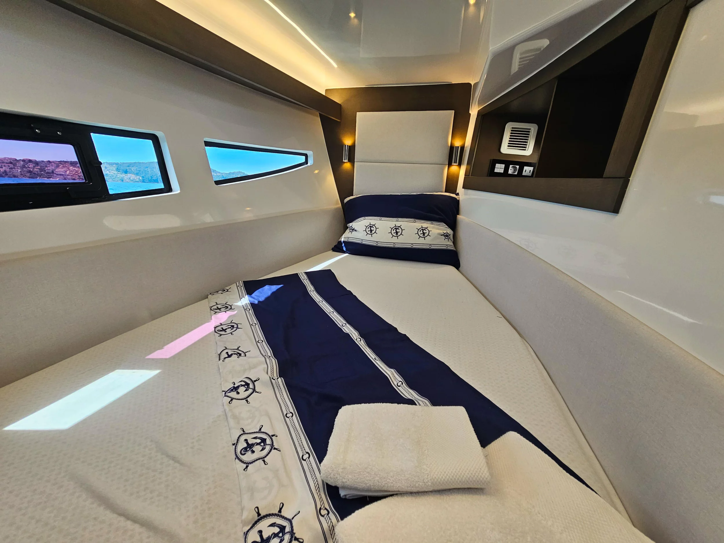 Tesoro T 38 (LASTOVO) Interior image - 3