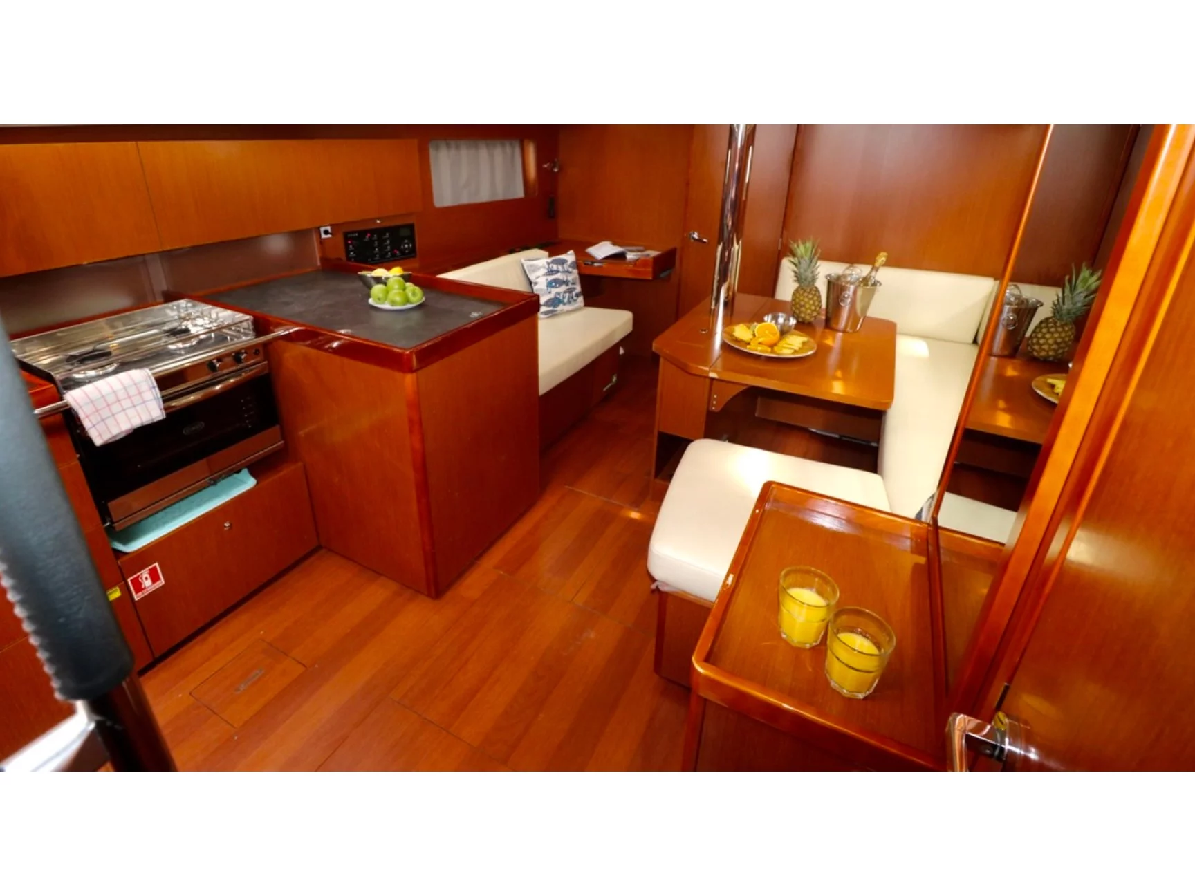 Oceanis 41.1 (MALA NEVINA) Interior image - 7