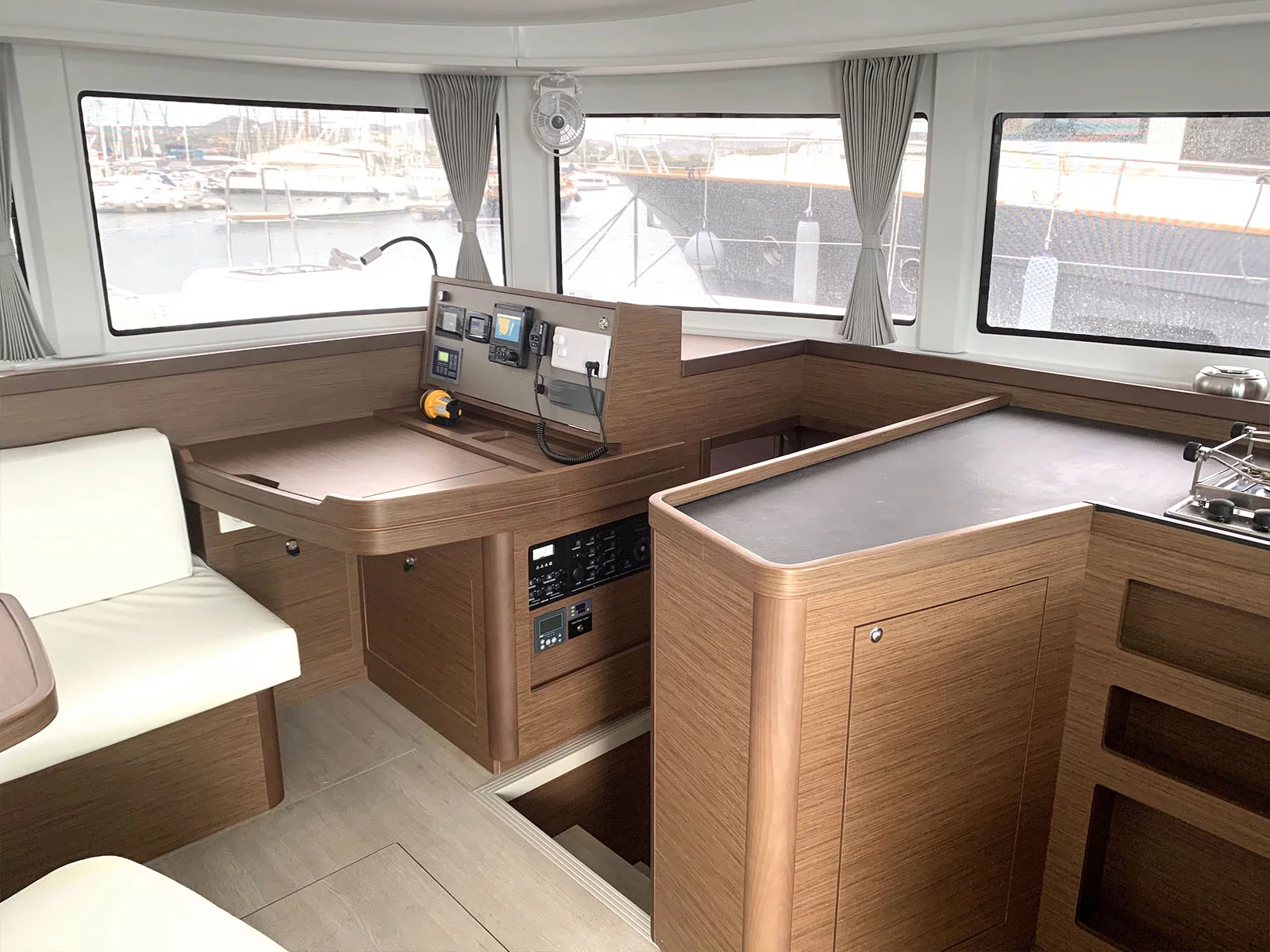 Lagoon 42 (Zoe) Interior image - 15