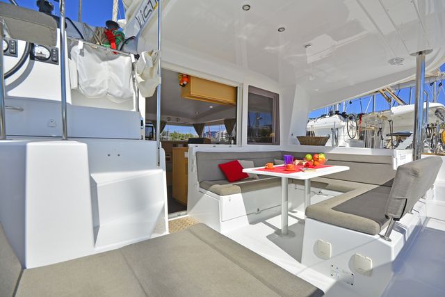 Photo #13 - Lagoon 400 S2. (Callisto L400) in Lavrion - 3901