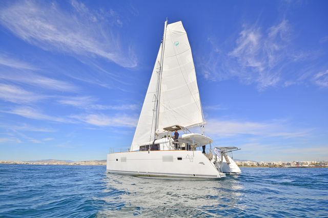 Photo #23 - Lagoon 400 S2. (Callisto L400) in Lavrion - 3901