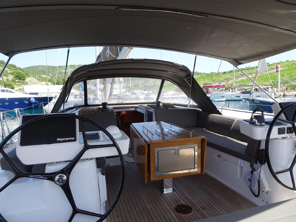 Photo #6 - Dufour 520 GL (NOTUS) in Primosten - 6715