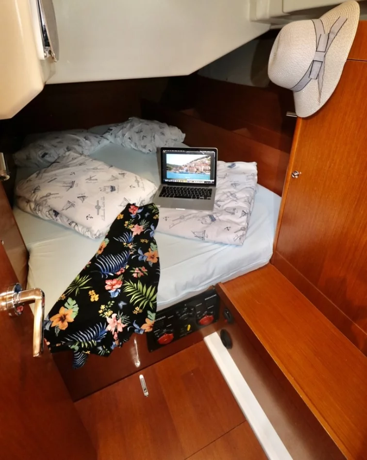 Oceanis 41.1 (MALA NEVINA)  - 2