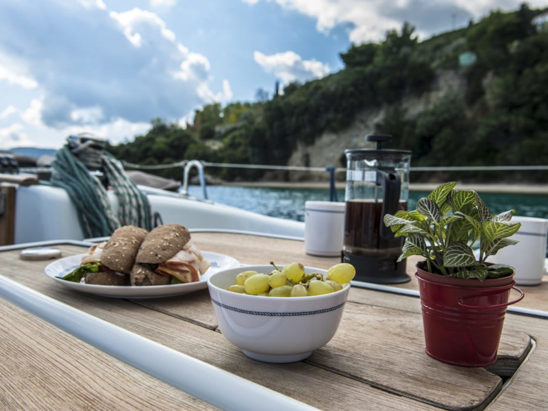 Photo #20 - Oceanis 43 (OASIS - | Bowthruster | Solar P) in Lefkada - 8914