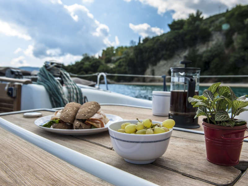 Photo #18 - Oceanis 43 (OASIS - | Bowthruster | Solar P) in Lefkada - 8914