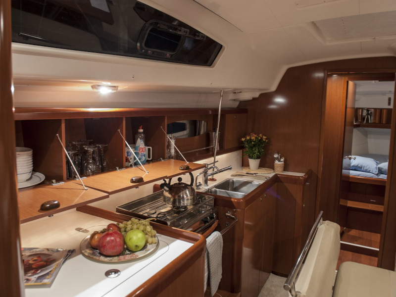 Photo #12 - Oceanis 43 (OASIS - | Bowthruster | Solar P) in Lefkada - 8914