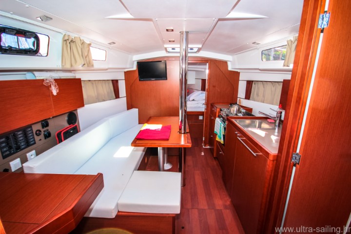 Photo #5 - Oceanis 35 (DALMAR) in Pomer - 7777