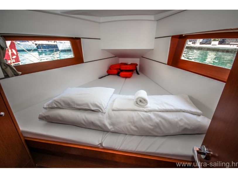 Photo #5 - Oceanis 35 (MALA LUNA) in Pomer - 7742