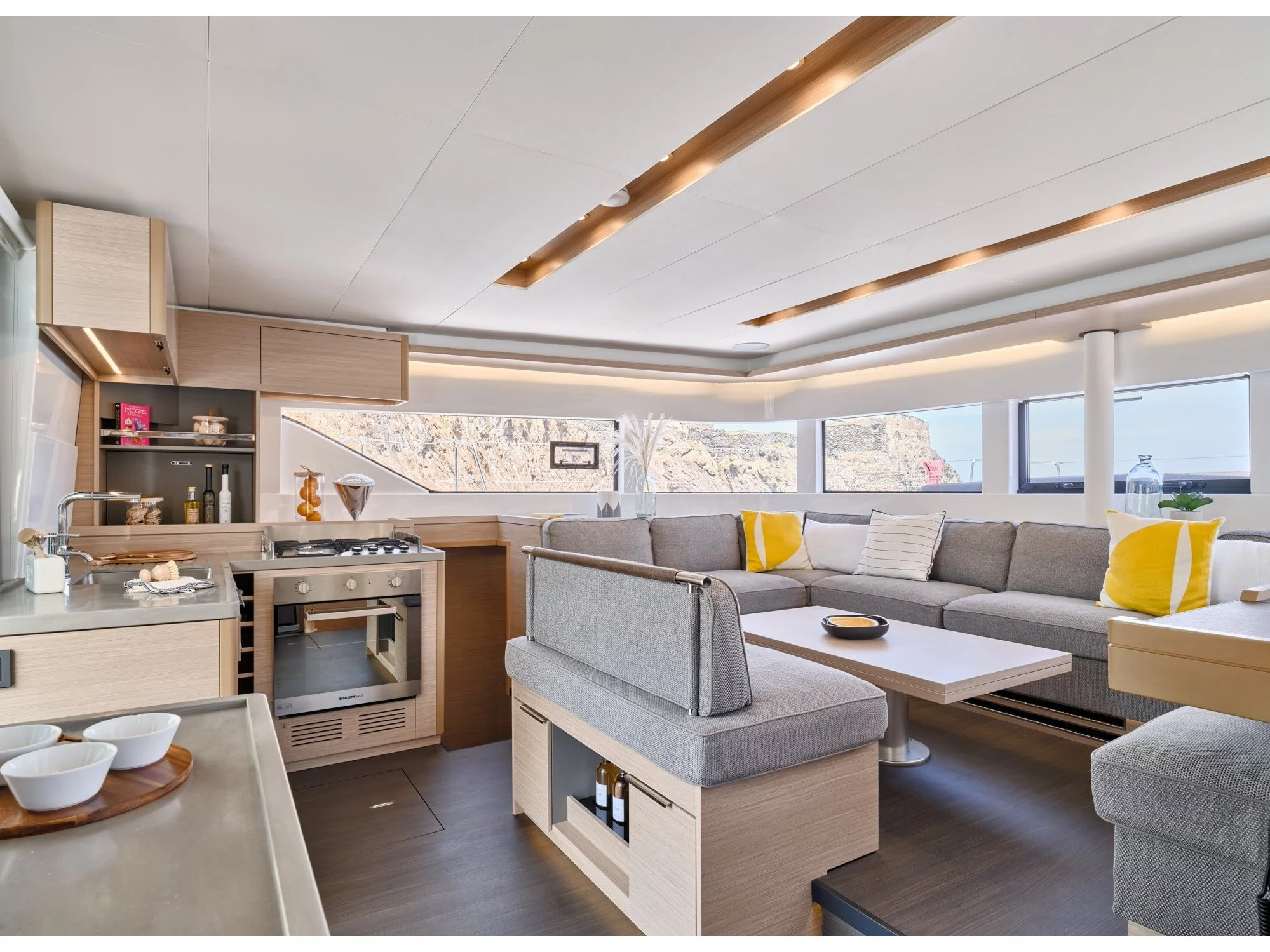 Lagoon 51 (MOONSHADOW) Interior image - 3