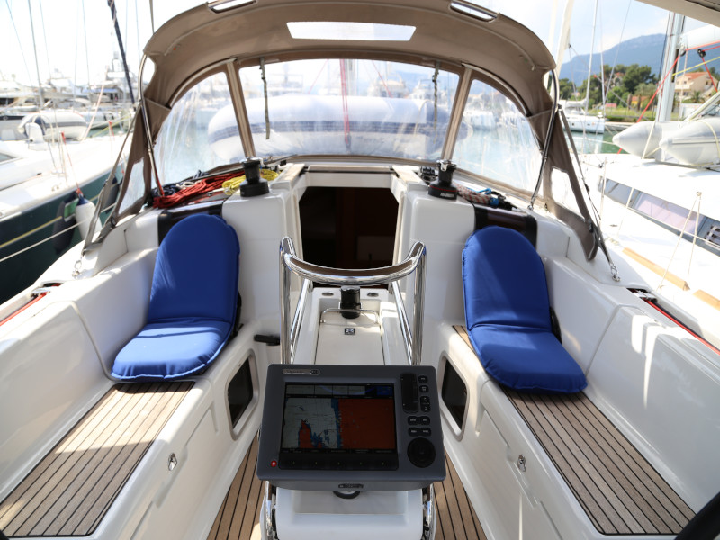 Photo #14 - Sun Odyssey 409 (Miu Miu) in Kastela - 18010