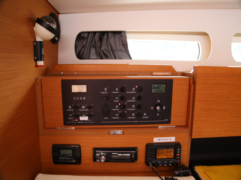 Photo #11 - Sun Odyssey 409 (Miu Miu) in Kastela - 18010