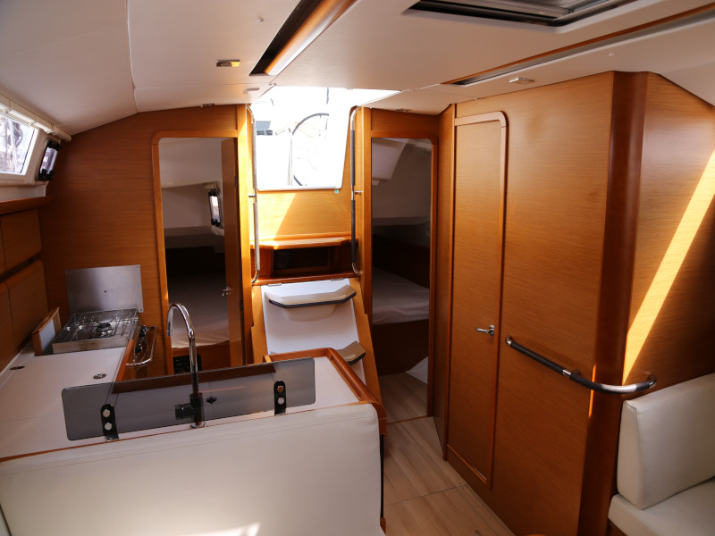Photo #18 - Sun Odyssey 409 (Miu Miu) in Kastela - 18010