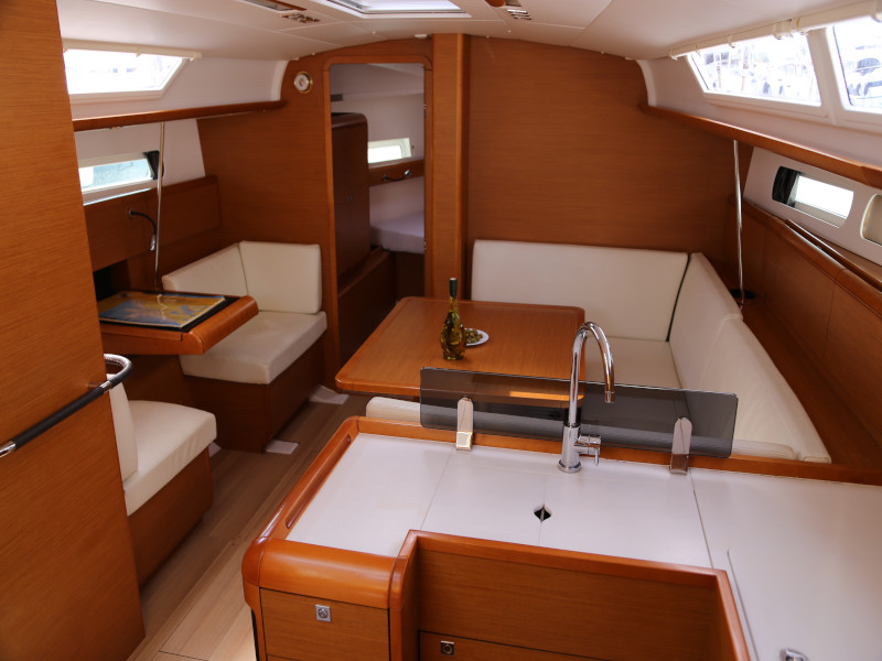 Photo #4 - Sun Odyssey 409 (Miu Miu) in Kastela - 18010
