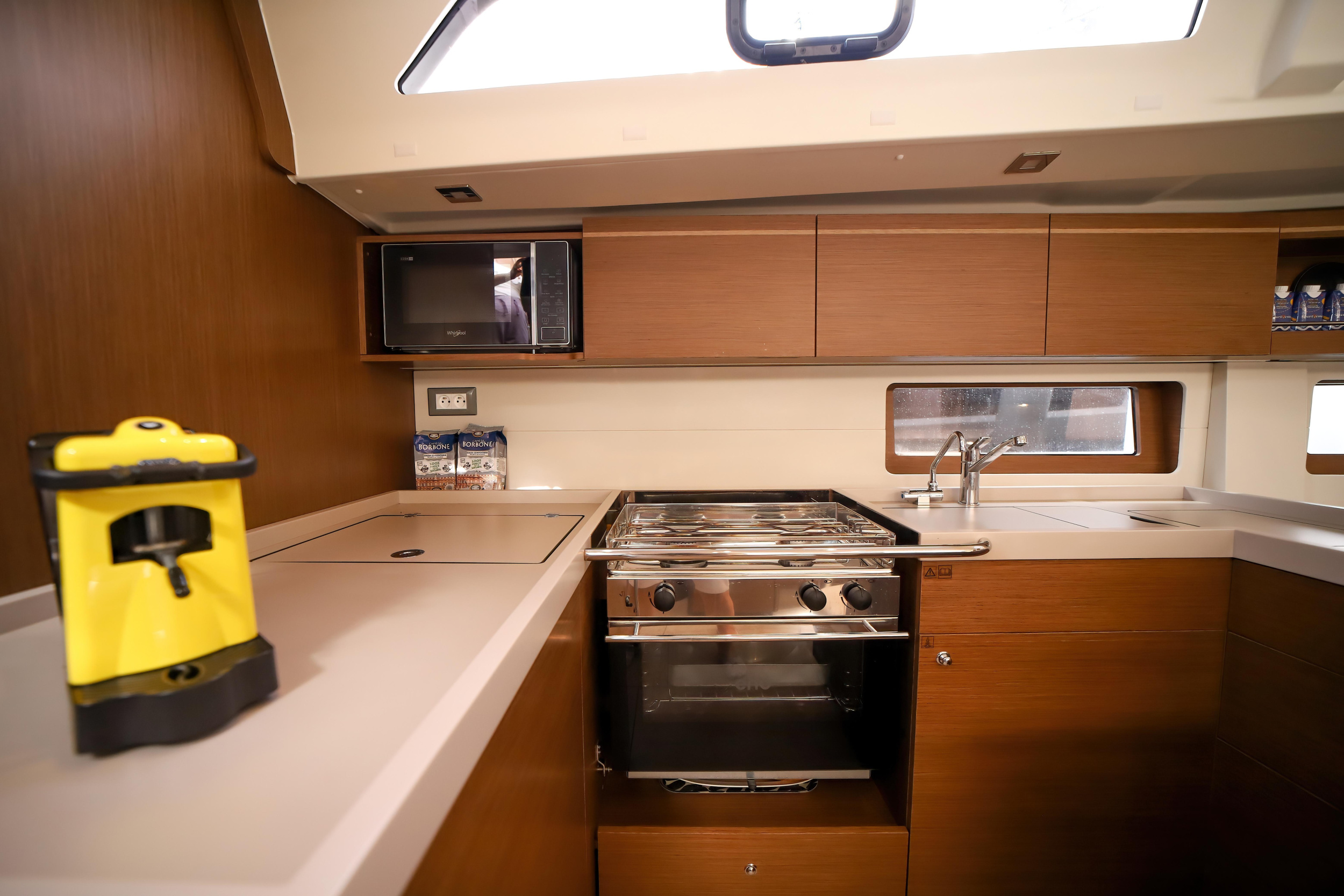 Photo #9 - Oceanis 51.1 (Artemide - Comfort line) in Olbia - 8769