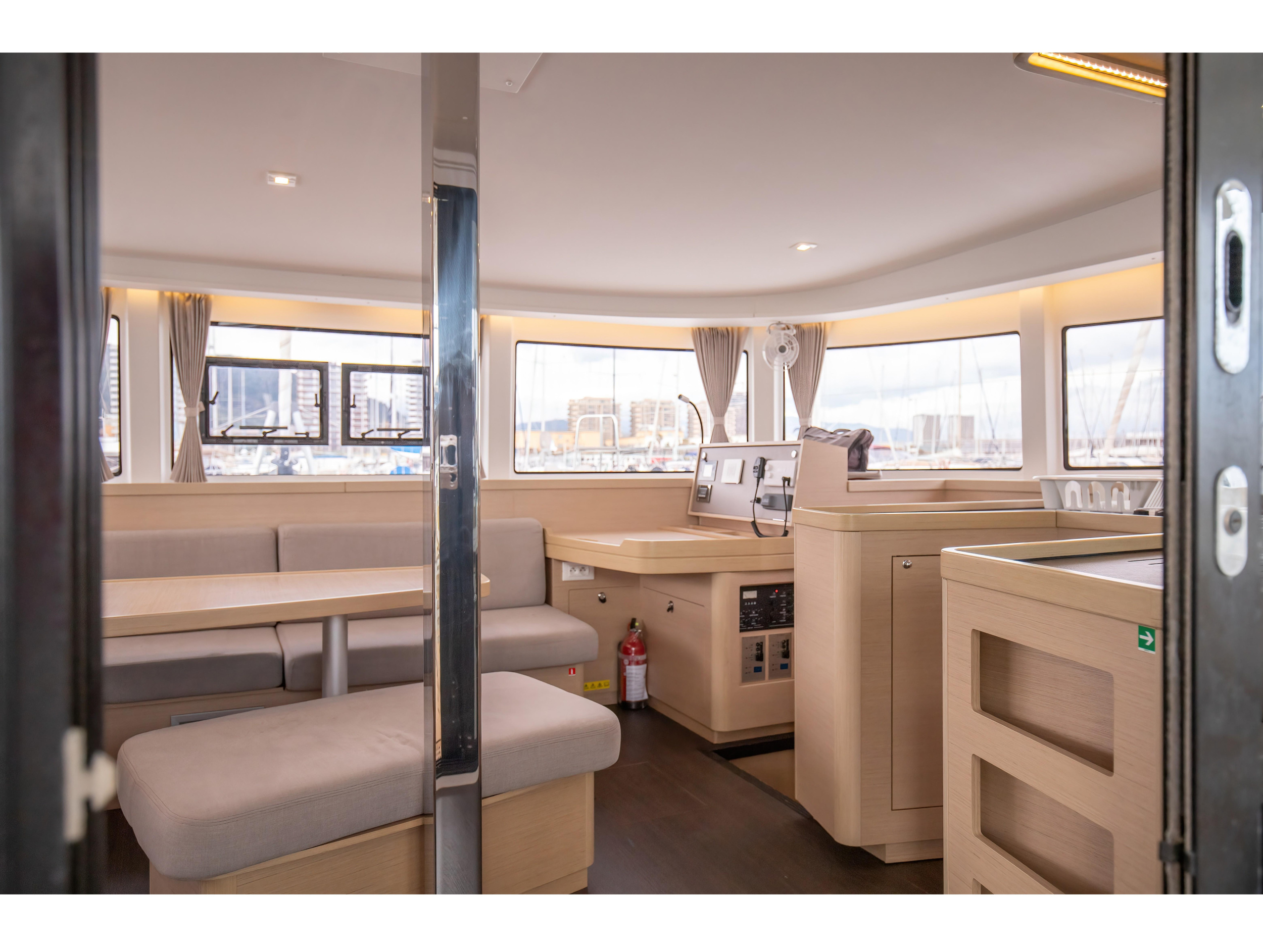 Photo #14 - Lagoon 42 (Emozione - Premium line) in Salerno - 3815