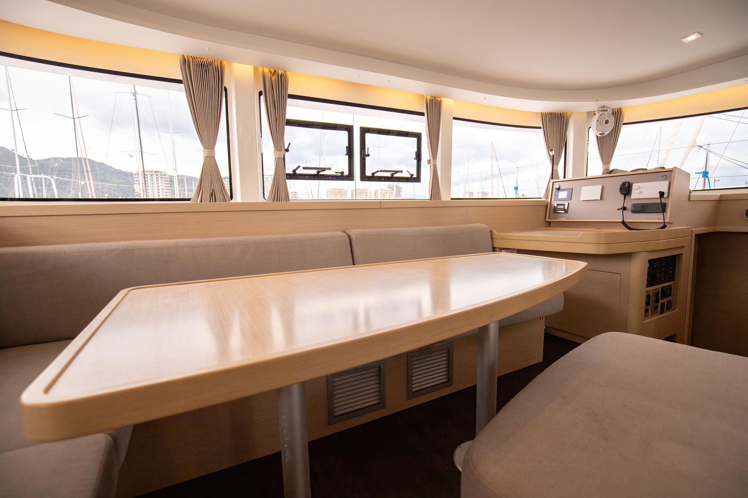 Photo #11 - Lagoon 42 (Emozione - Premium line) in Salerno - 3815