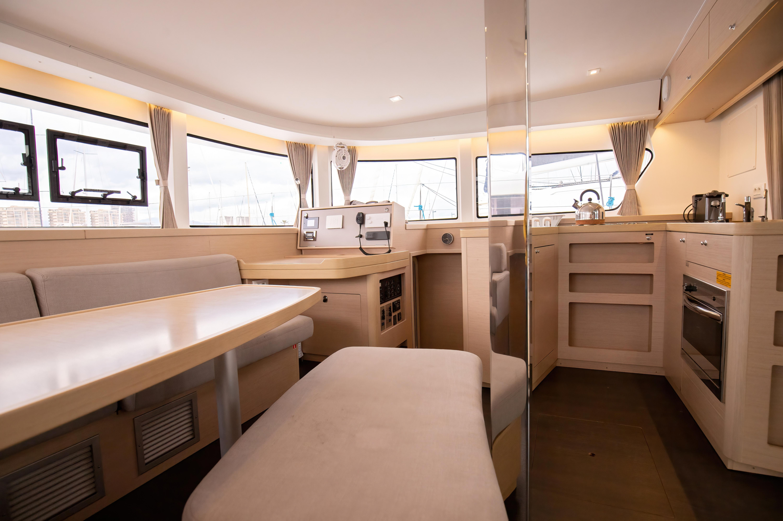 Photo #20 - Lagoon 42 (Emozione - Premium line) in Salerno - 3815