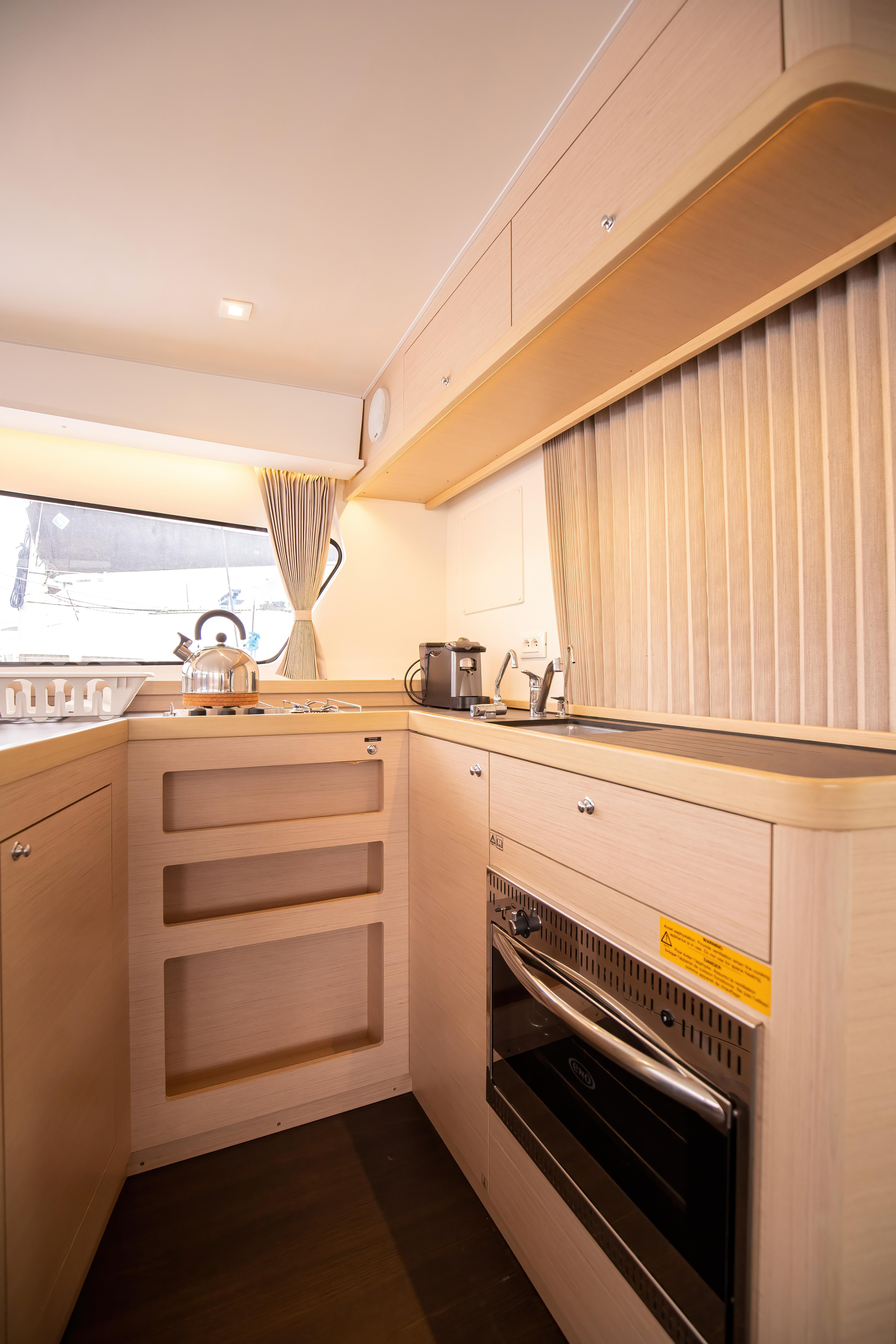 Photo #22 - Lagoon 42 (Emozione - Premium line) in Salerno - 3815