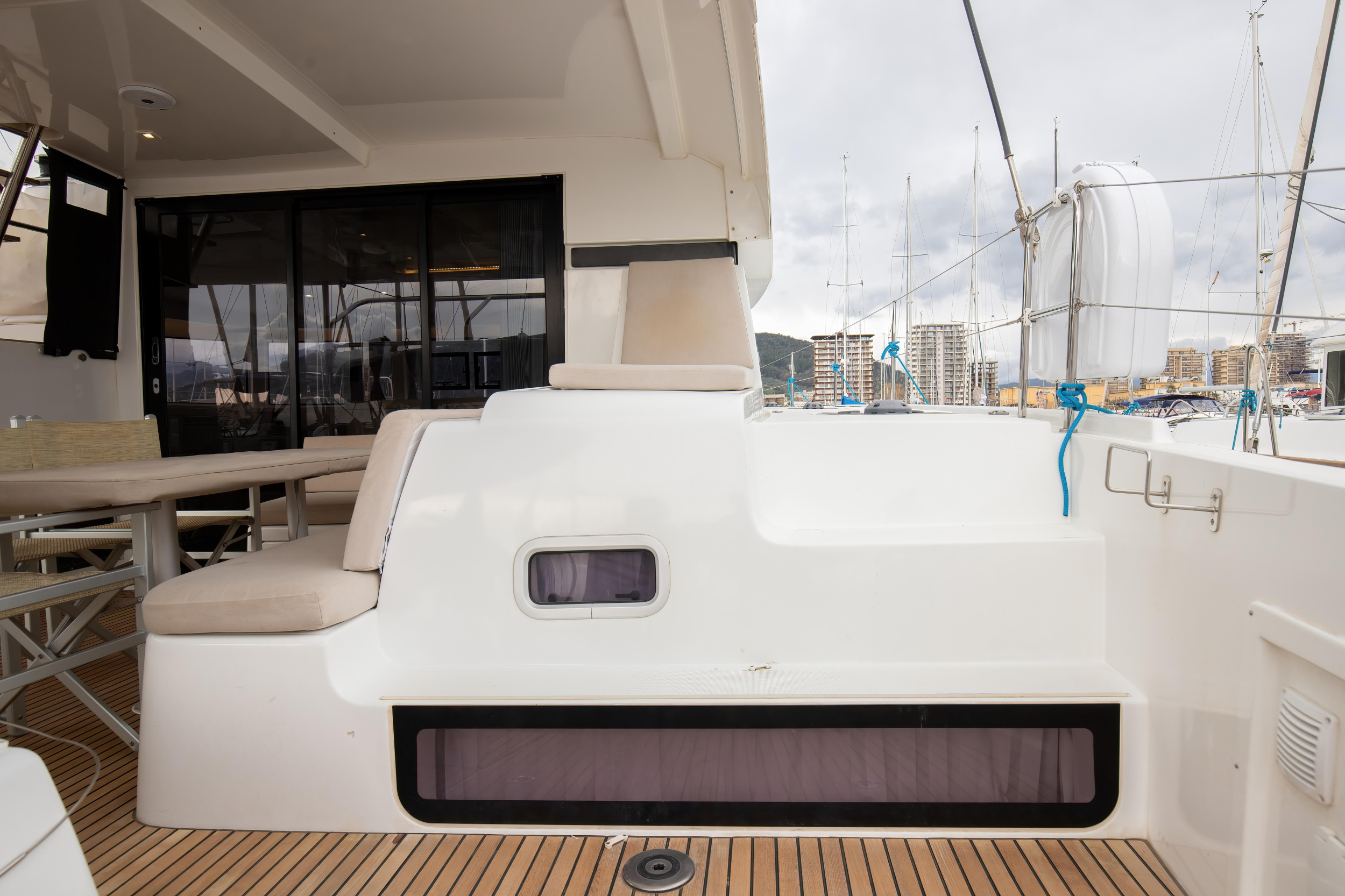 Photo #13 - Lagoon 42 (Emozione - Premium line) in Salerno - 3815