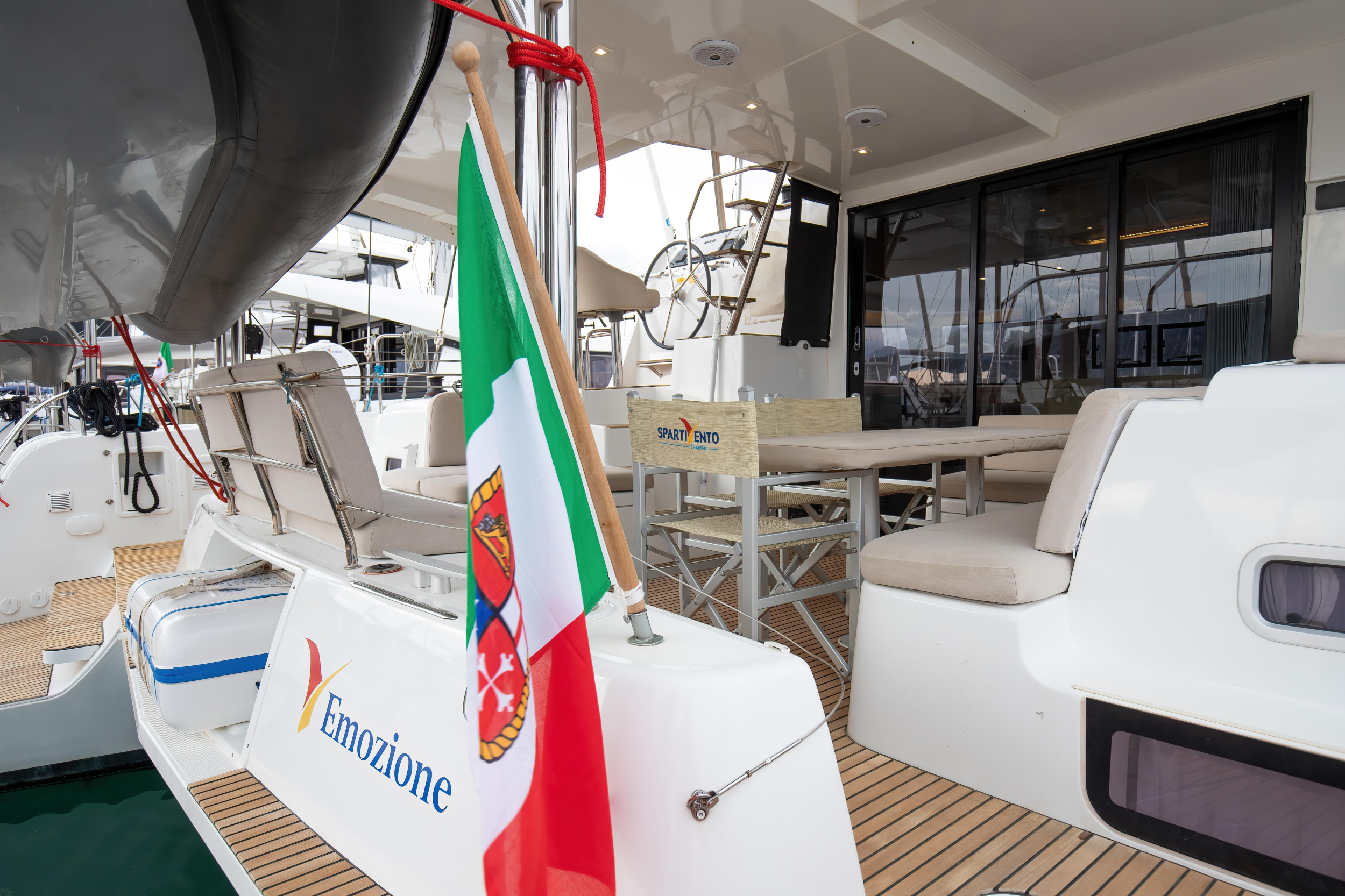 Photo #6 - Lagoon 42 (Emozione - Premium line) in Salerno - 3815