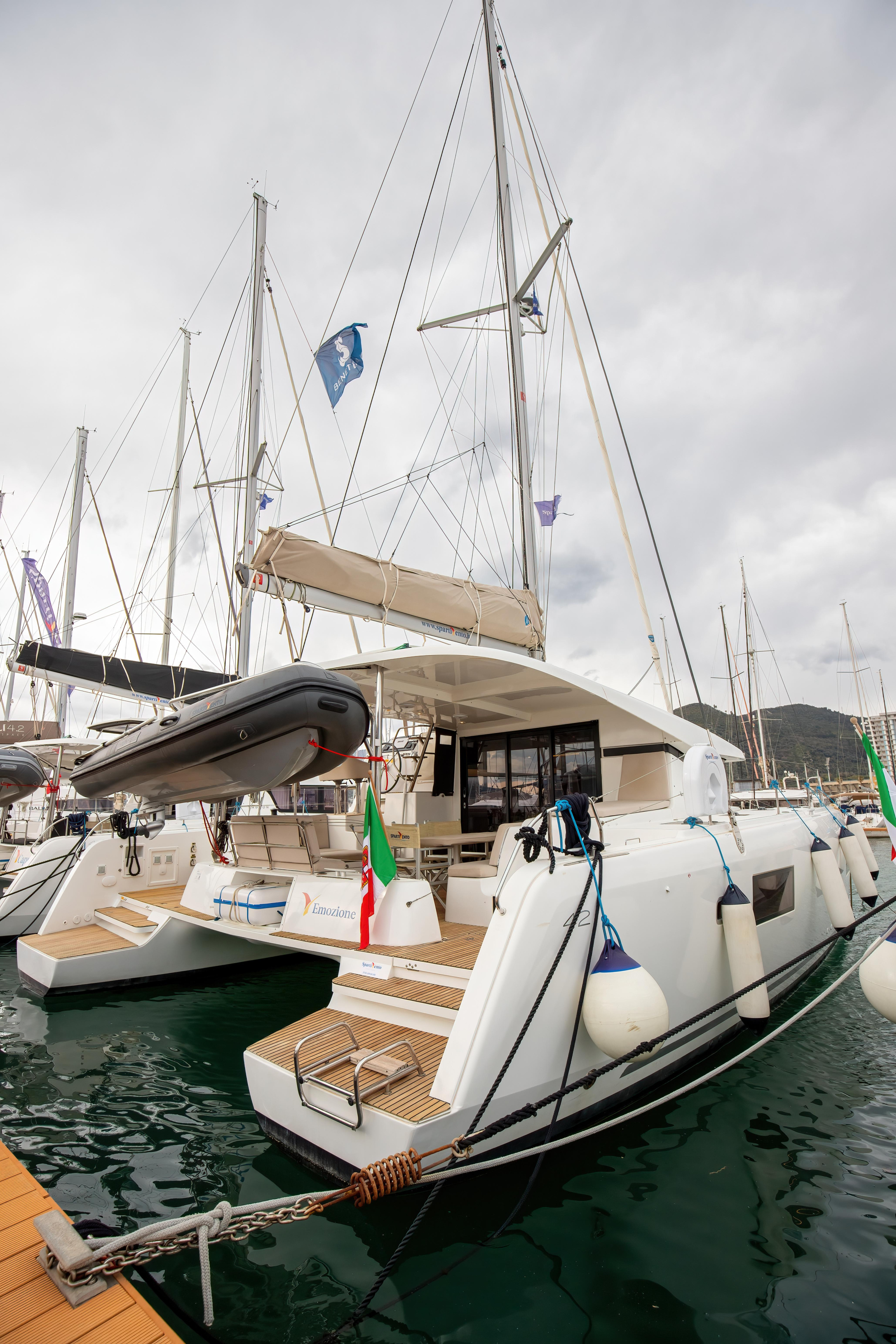 Photo #9 - Lagoon 42 (Emozione - Premium line) in Salerno - 3815