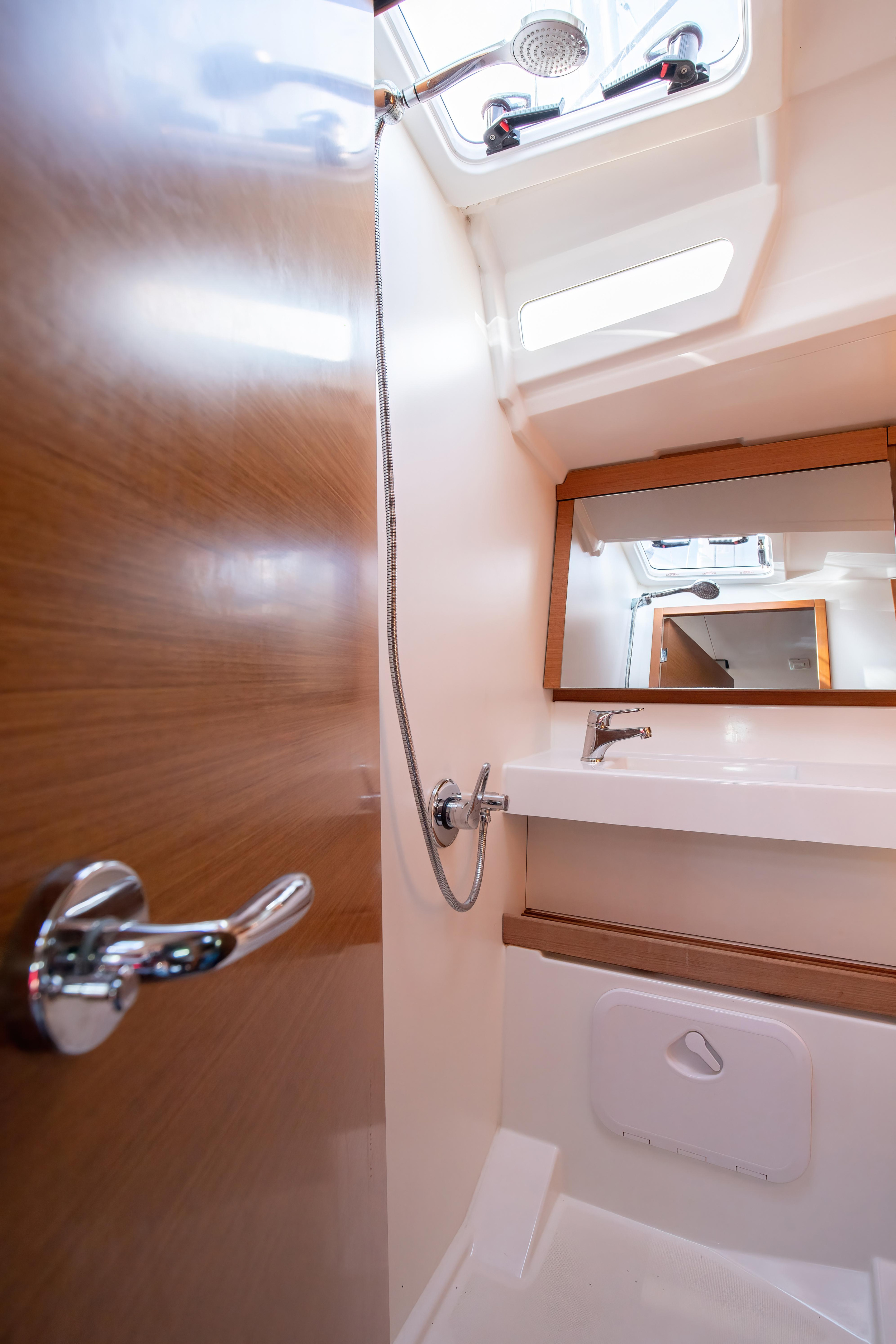 Photo #4 - Sun Odyssey 440 (Magics - Standard line) en Salerno - 25312