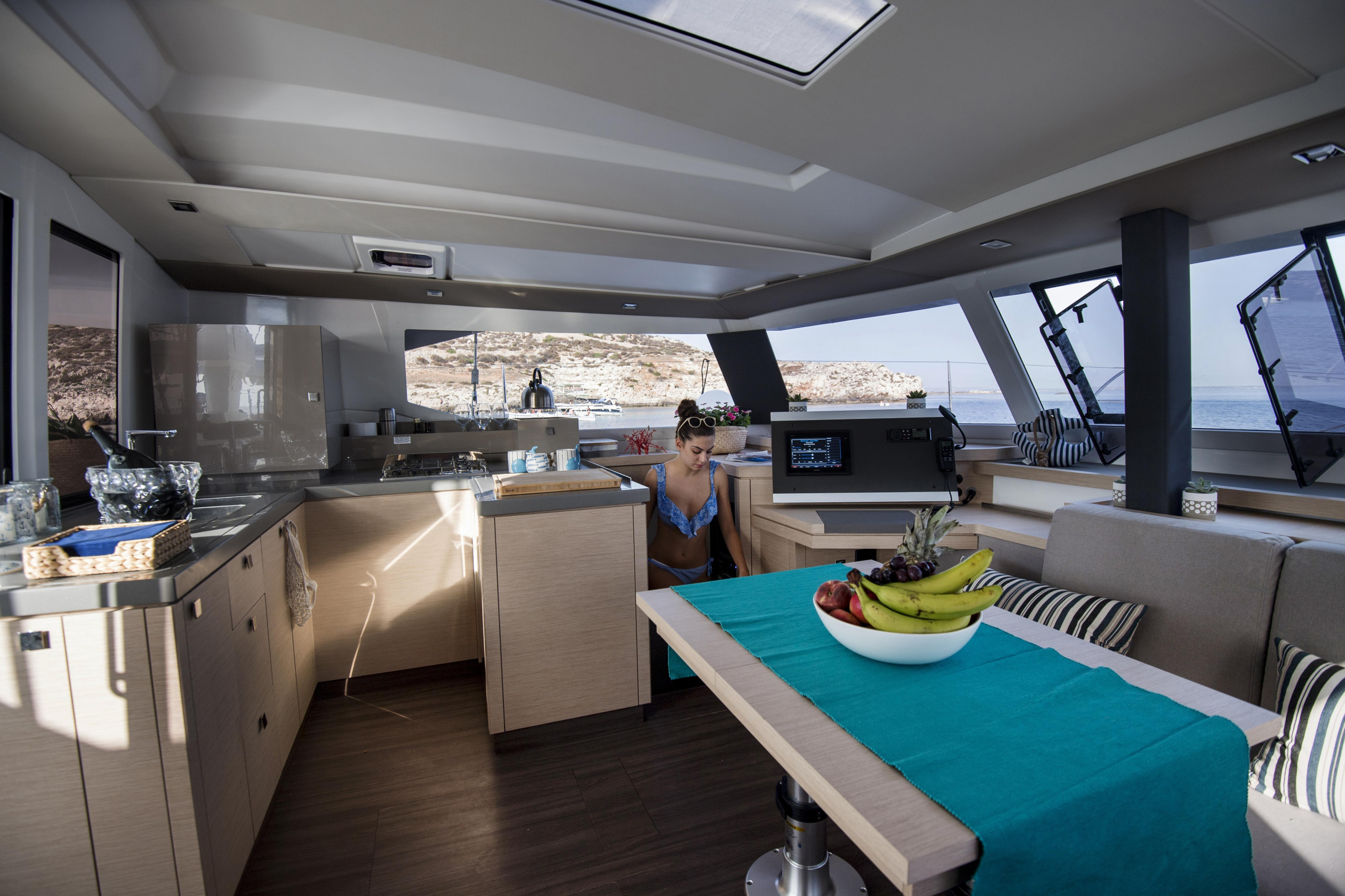 Photo #10 - Fountaine Pajot Astréa 42 (Wm-Ac in dinette-Gen-Sol.Pan) (Astrea) in Castellamare del Golfo - 12855