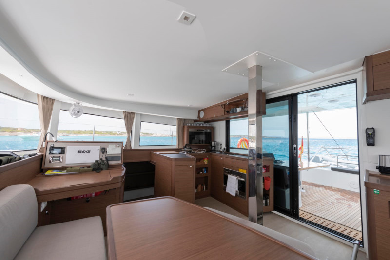 Photo #6 - Lagoon 42 Version 3 Cabinas Full Equipe (Side) in Sant Antoni de Portmany - 8968