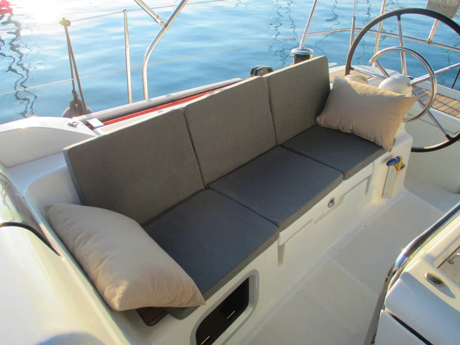 Sun Odyssey 439 (Esquitx) Deck cushions - 25