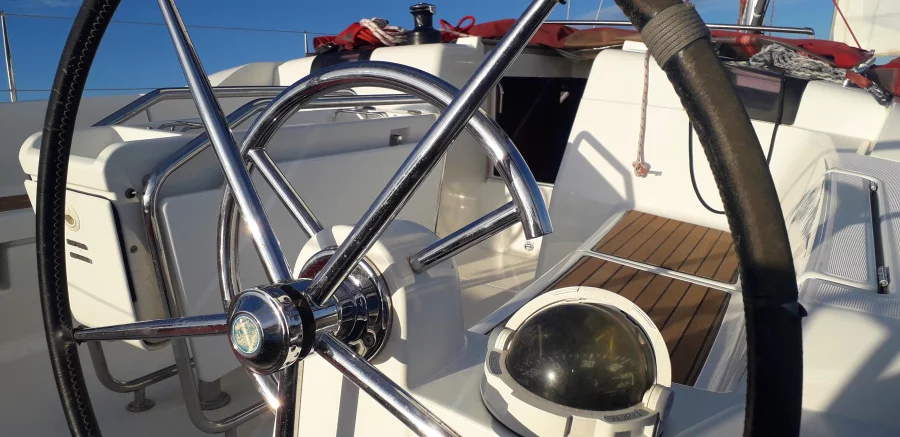 Sun Odyssey 439 (Esquitx) Steering Wheel detail - 15