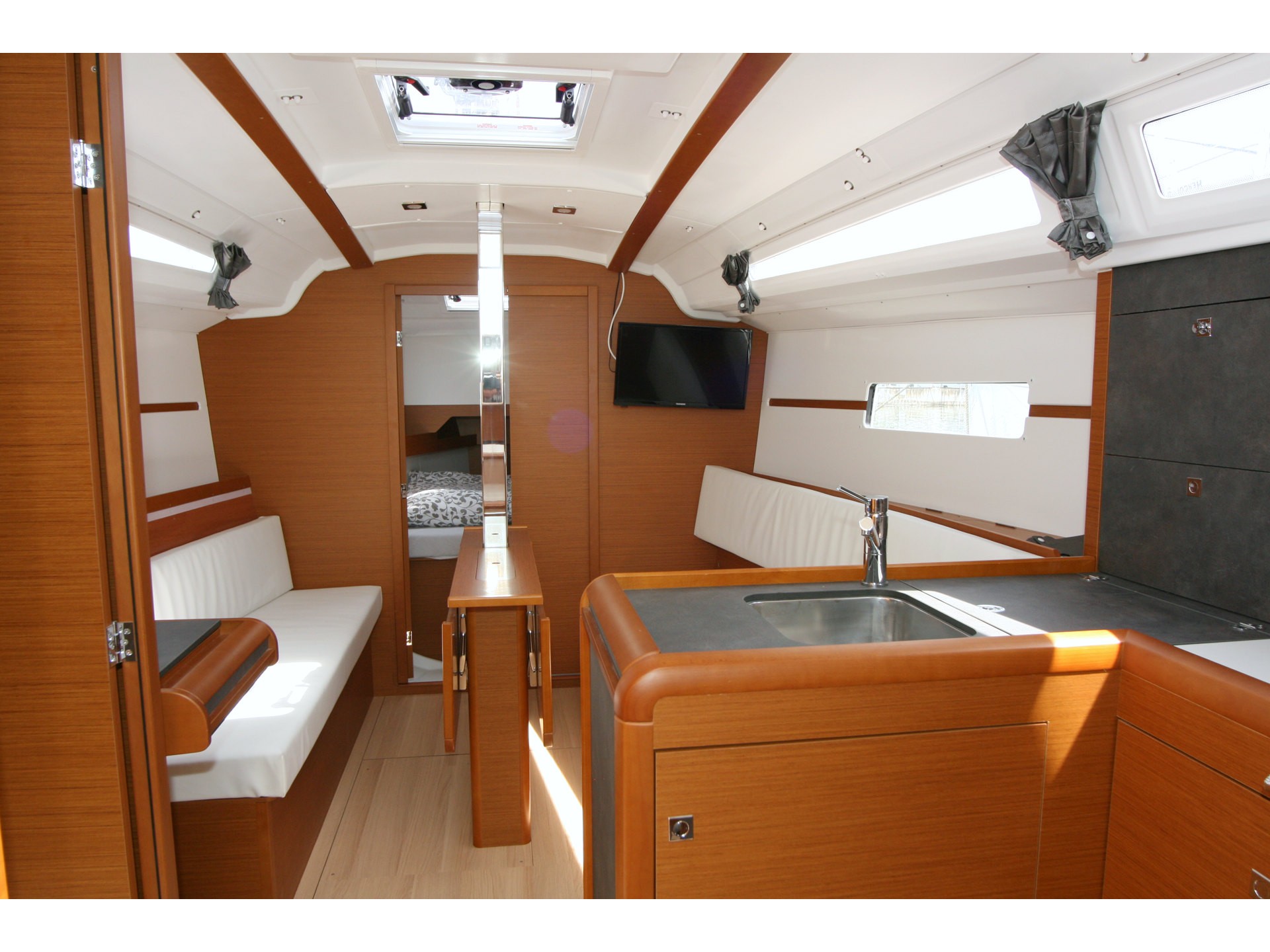 Photo #12 - Sun Odyssey 349 - 2 Cab (Marie) in Pula - 9116
