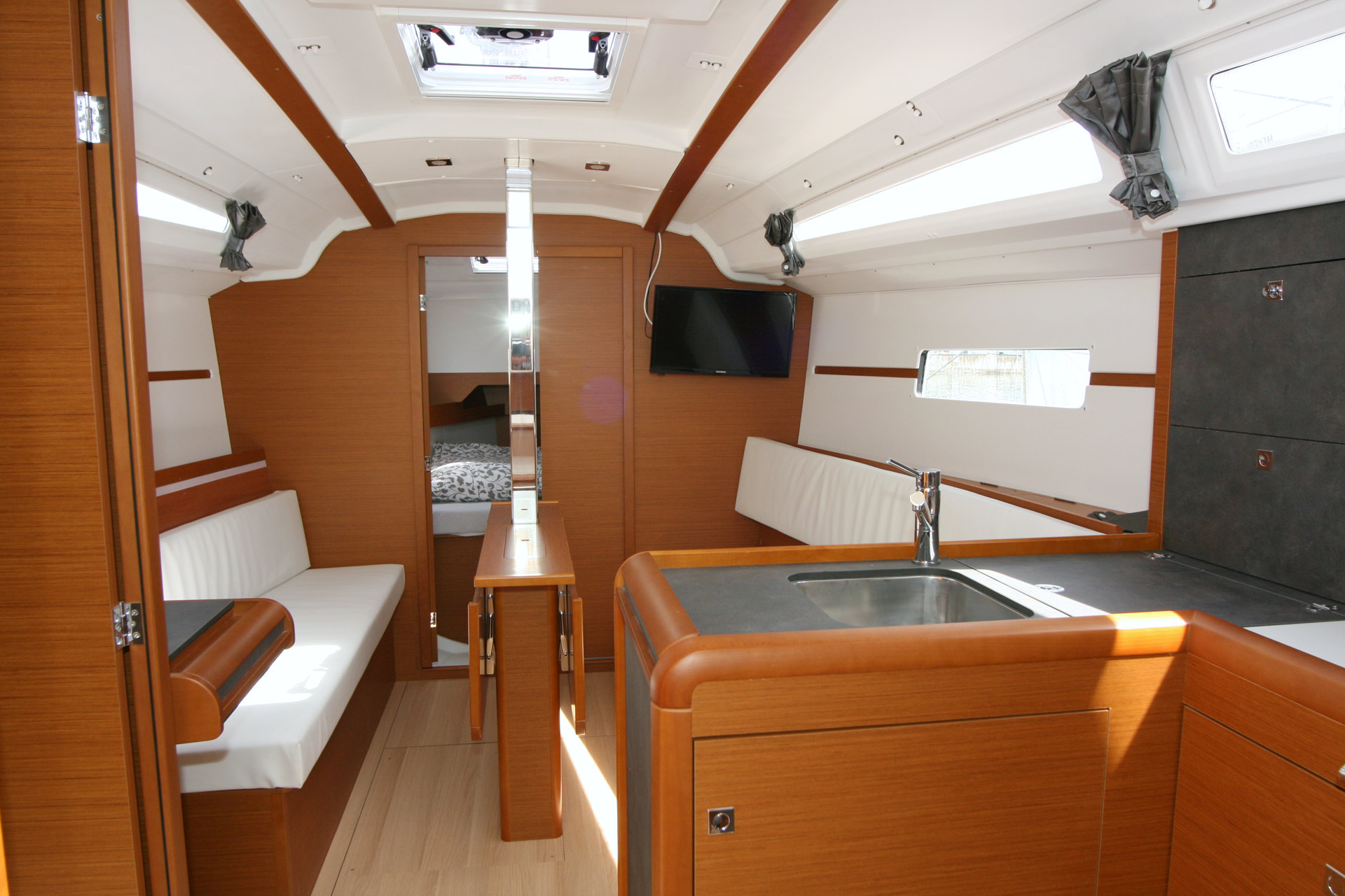 Photo #19 - Sun Odyssey 349 - 2 Cab (Marie) in Pula - 9116