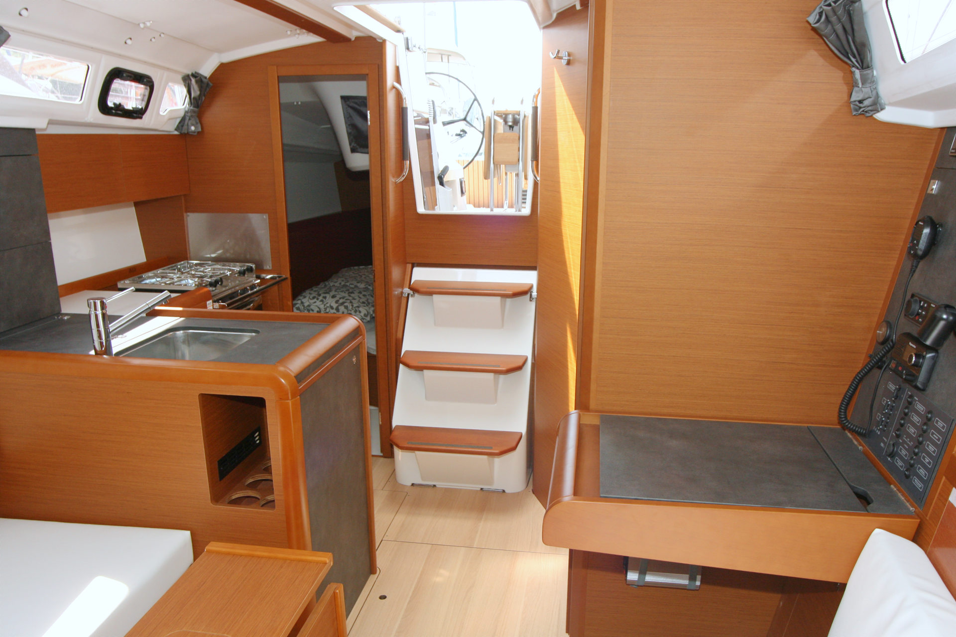 Photo #6 - Sun Odyssey 349 - 2 Cab (Marie) in Pula - 9116