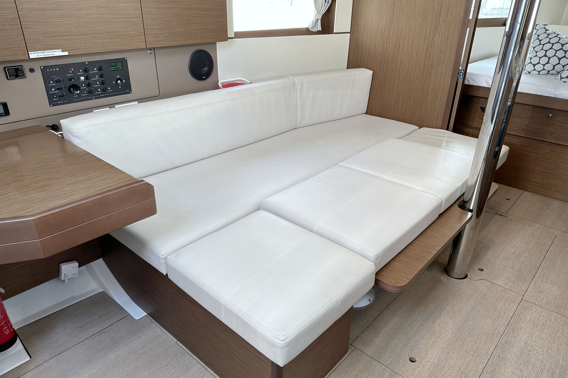 Photo #15 - Oceanis 38.1 (Flip) in Pula - 14203