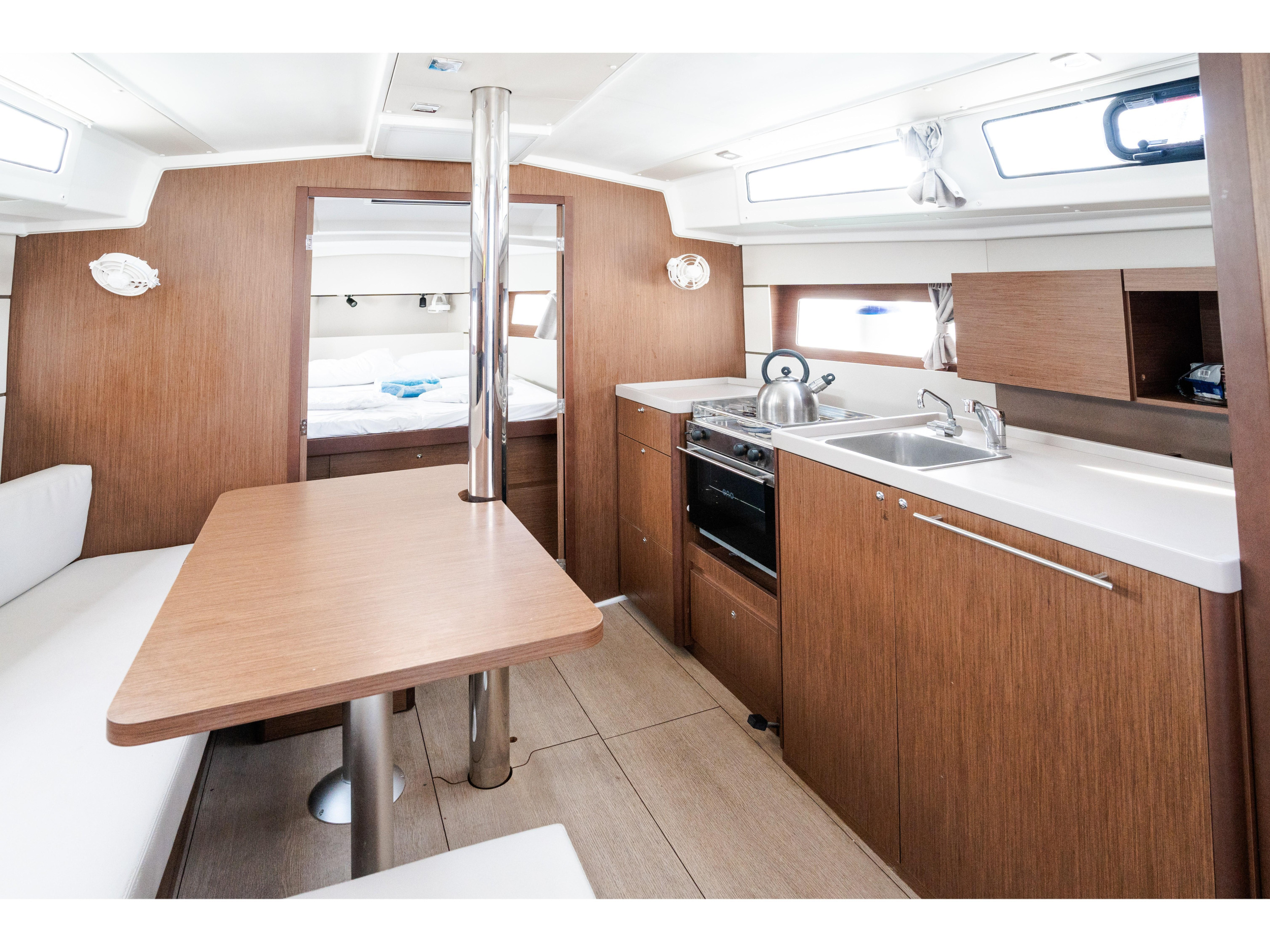 Photo #15 - Oceanis 38.1 (Meli - Comfort line) in Castiglioncello - 8569