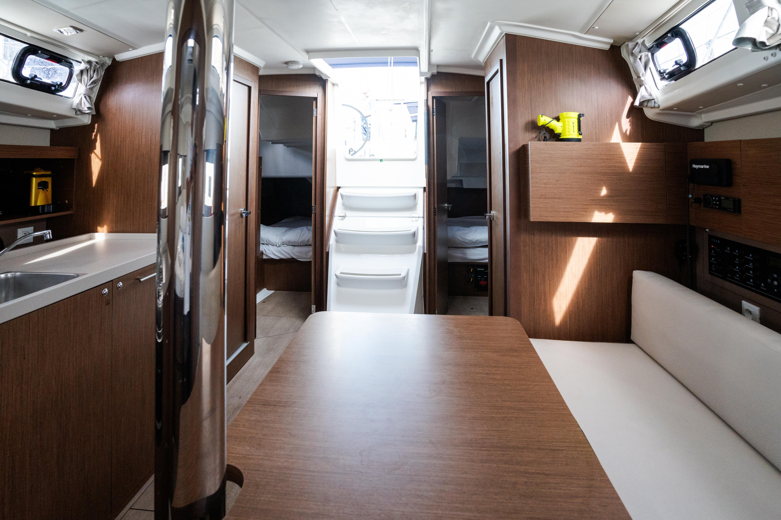 Photo #9 - Oceanis 38.1 (Meli - Comfort line) in Castiglioncello - 8569