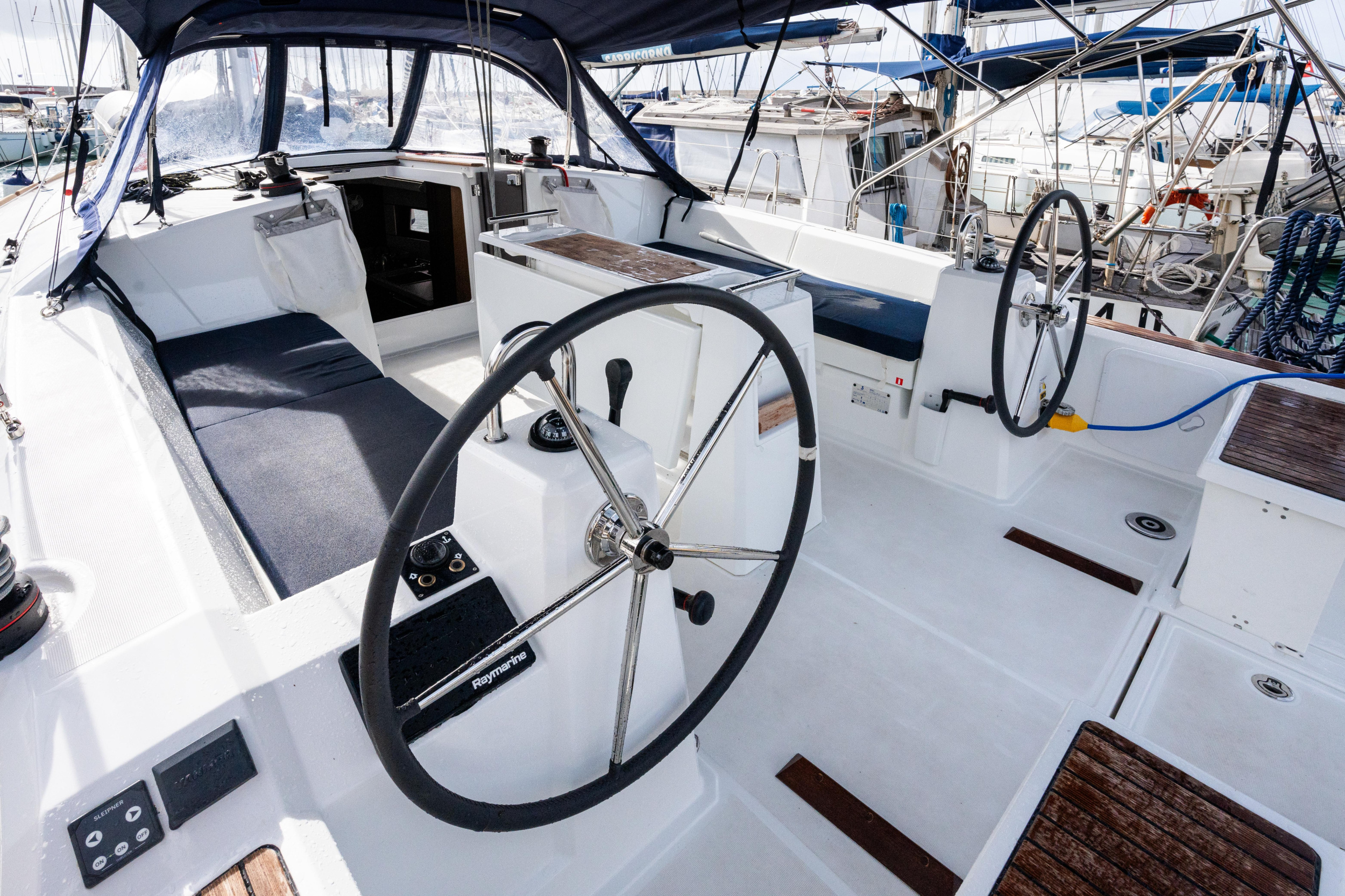 Photo #7 - Oceanis 38.1 (Meli - Comfort line) in Castiglioncello - 8569