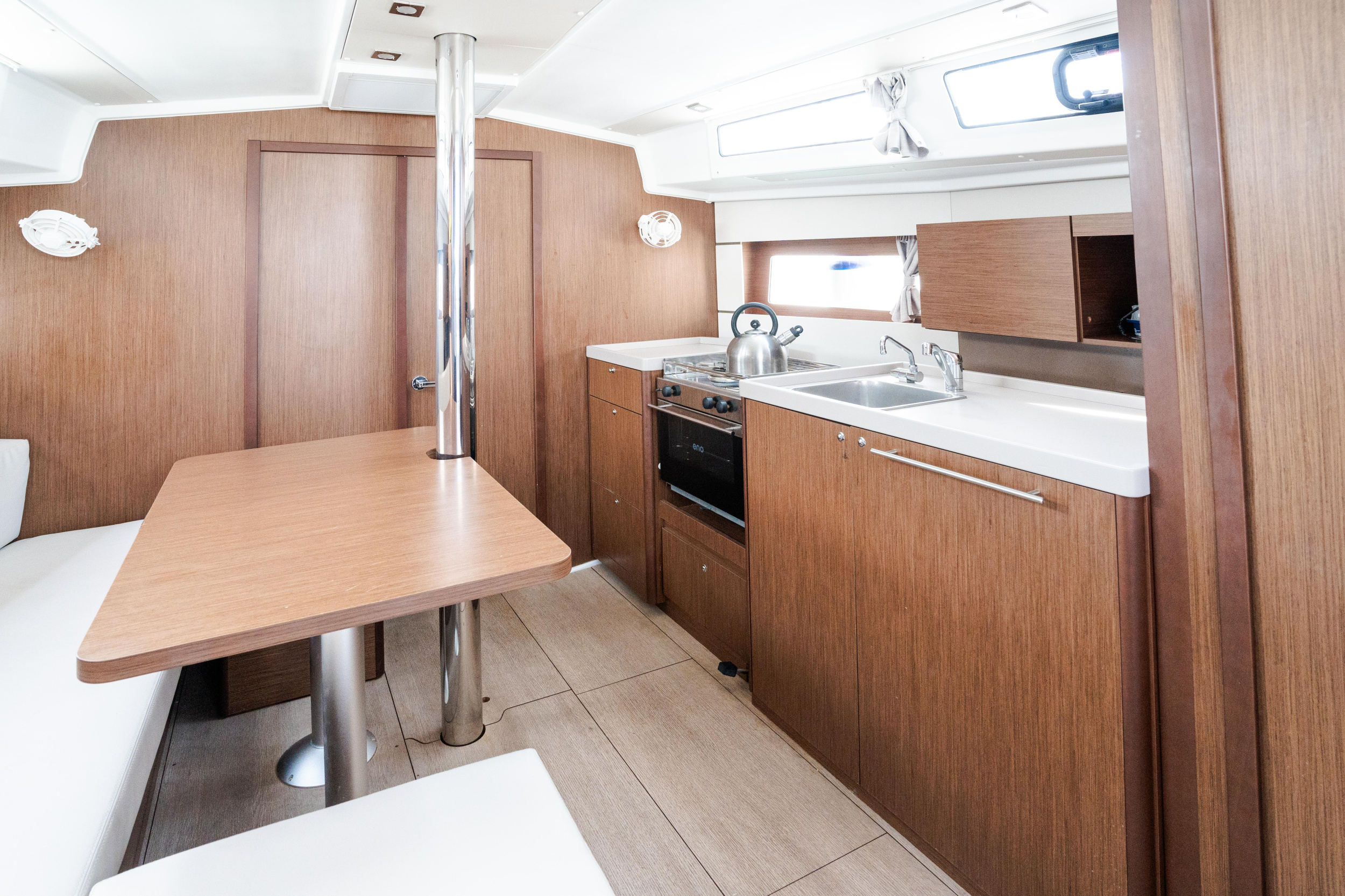 Photo #4 - Oceanis 38.1 (Meli - Comfort line) in Castiglioncello - 8569
