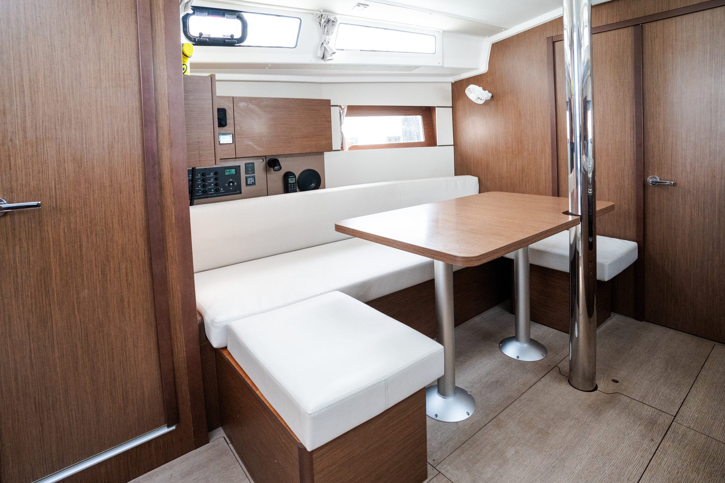 Photo #23 - Oceanis 38.1 (Meli - Comfort line) in Castiglioncello - 8569