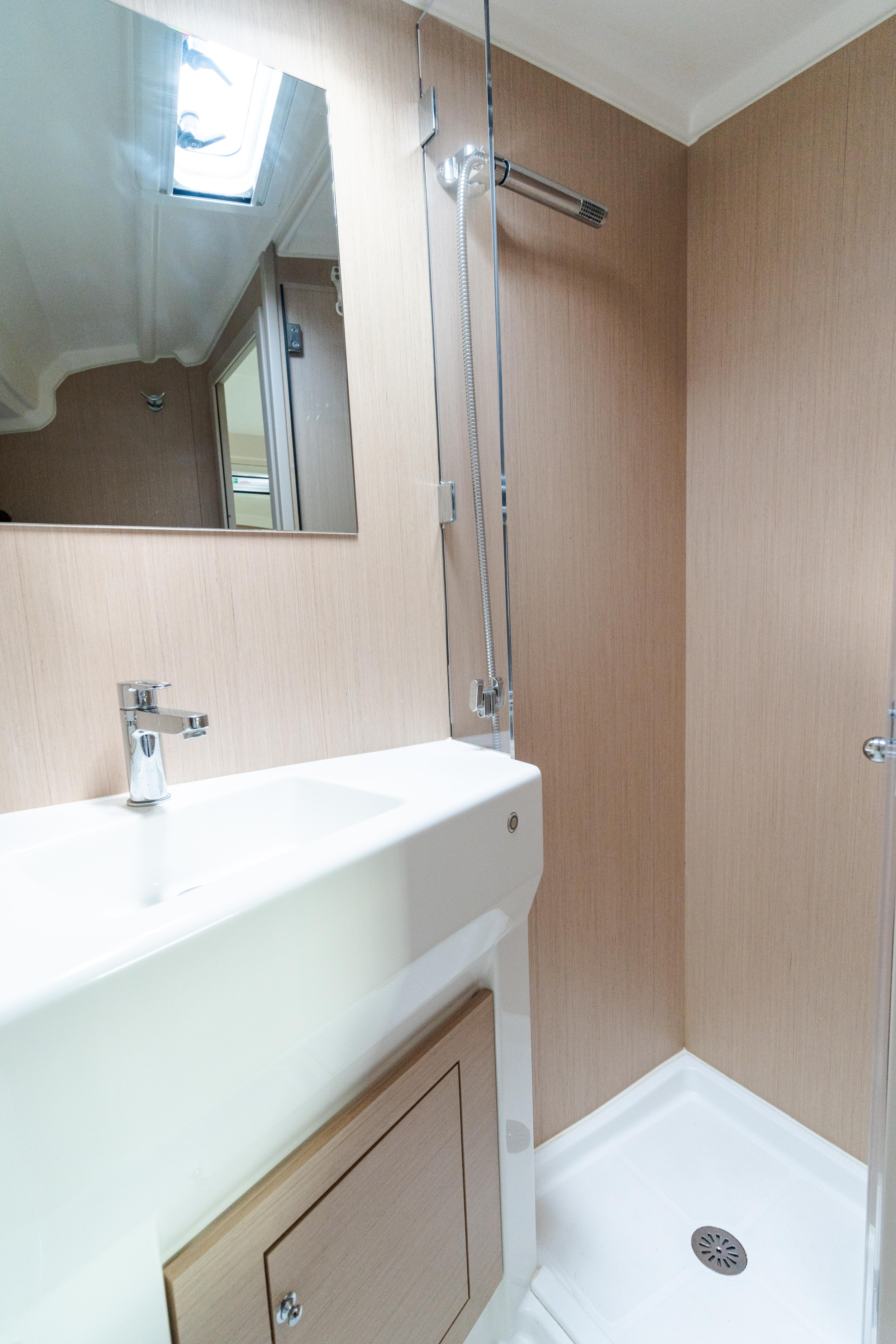 Photo #6 - Oceanis 40.1 (Clio - Comfort line) in Castiglioncello - 5300