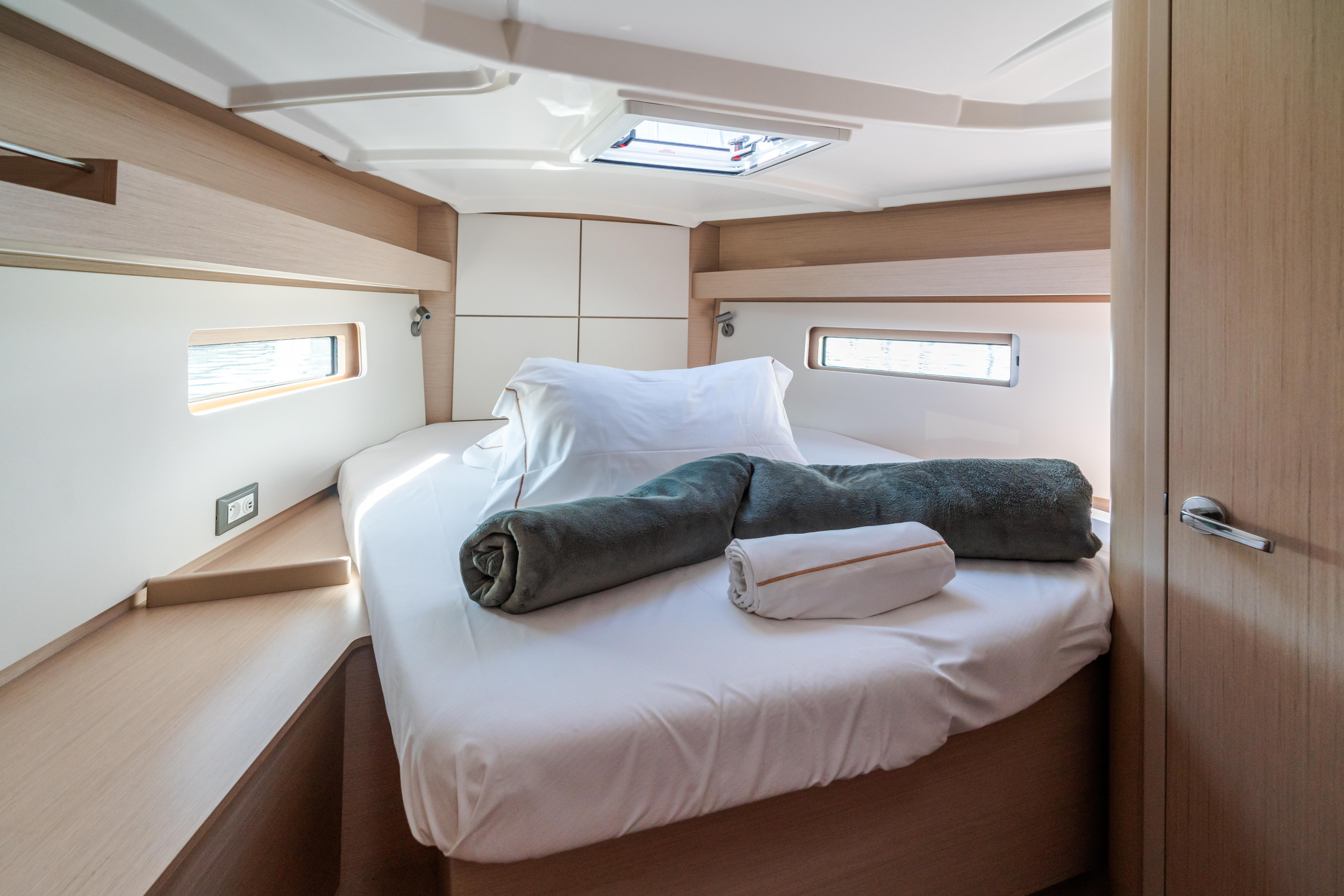 Photo #7 - Oceanis 40.1 (Oneiros - Comfort line) in Olbia - 7847