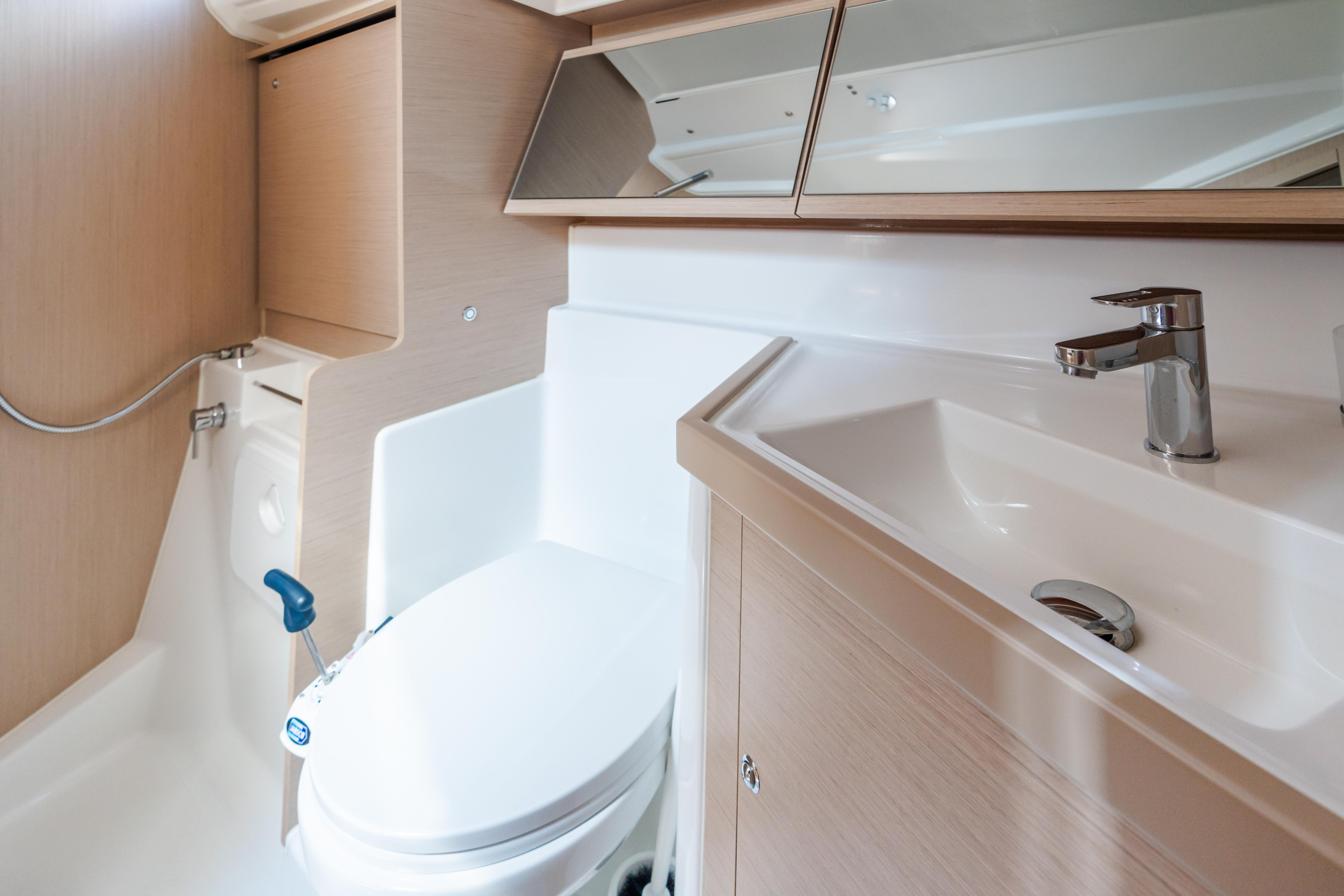 Photo #10 - Oceanis 40.1 (Oneiros - Comfort line) in Olbia - 7847