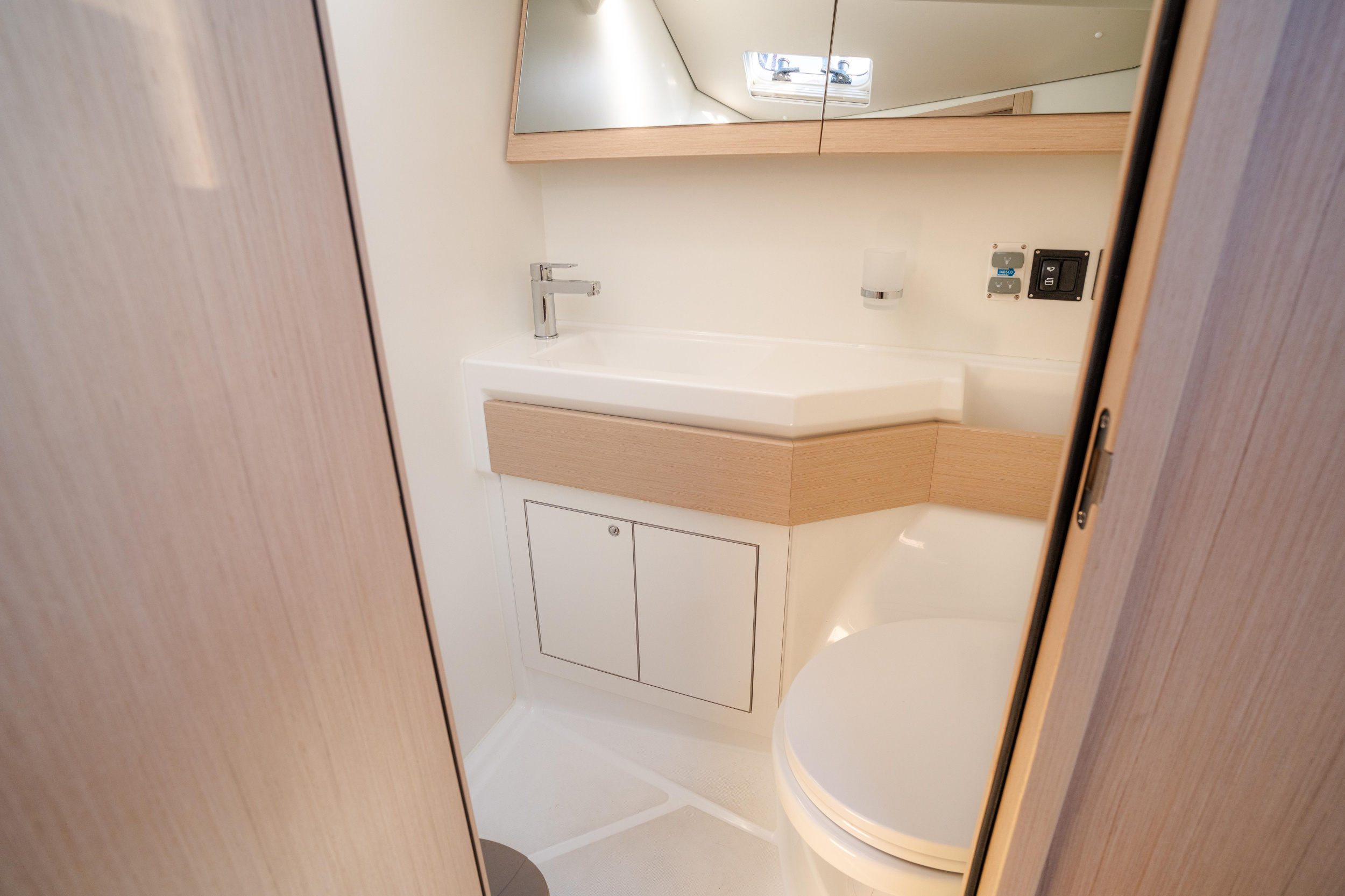 Photo #10 - Oceanis 46.1 (bunk cab) (Persefone - Comfort line) in Olbia - 8790