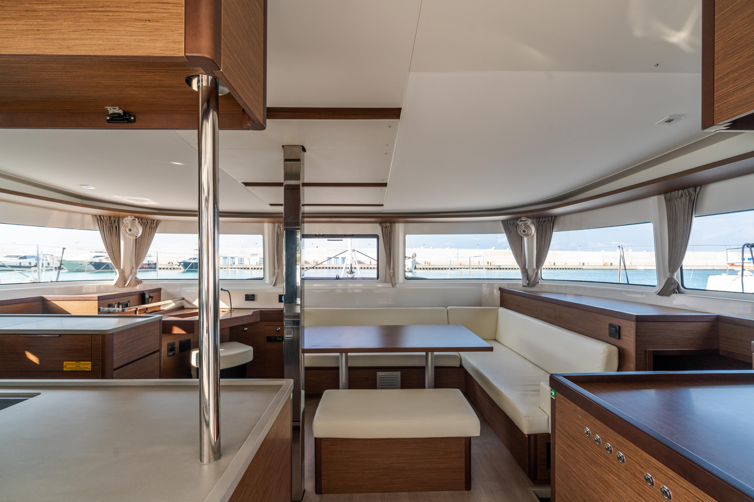 Photo #5 - Lagoon 46 (Sonia - Premium Crewed line) en Capo d'Orlando - 8577
