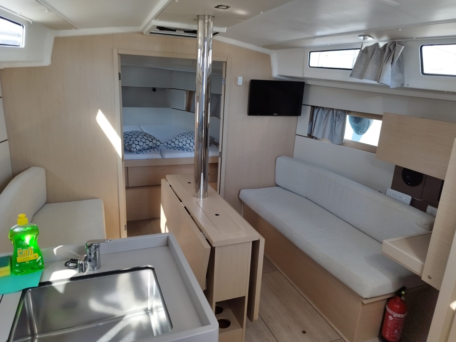 Photo #7 - Oceanis 38.1 7 Personen (Lukas) in Rogoznica - 18490